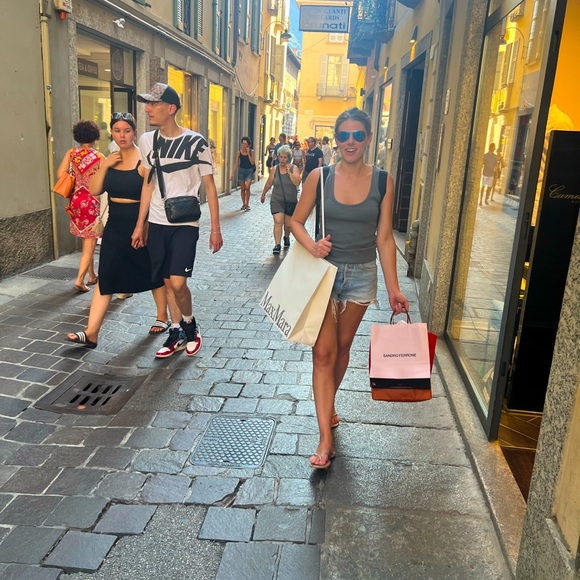 Ursula is going LIVE! - Picture 2 of 6